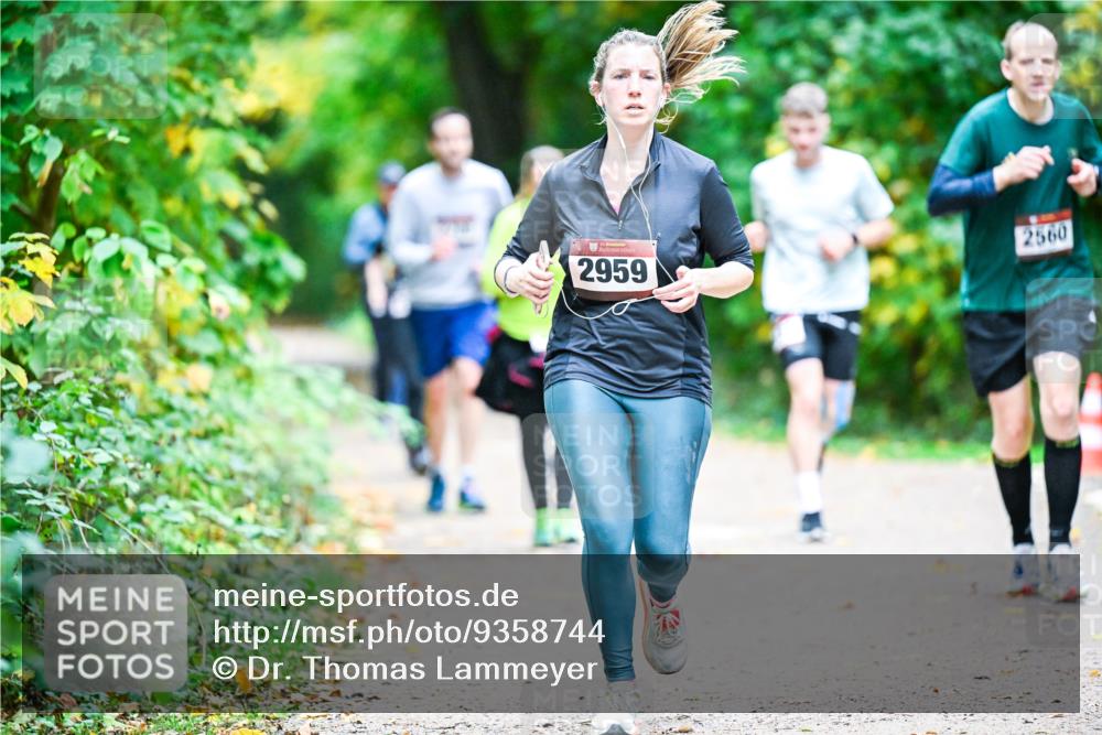 12.10.2025 - Bramfelder Halbmarathon 2025 Dr. Thomas Lammeyer http://msf.ph/oto/9358744 12.10.2025 11:05:28 Laufen 34, 2959, 2560 meine-sportfotos.de