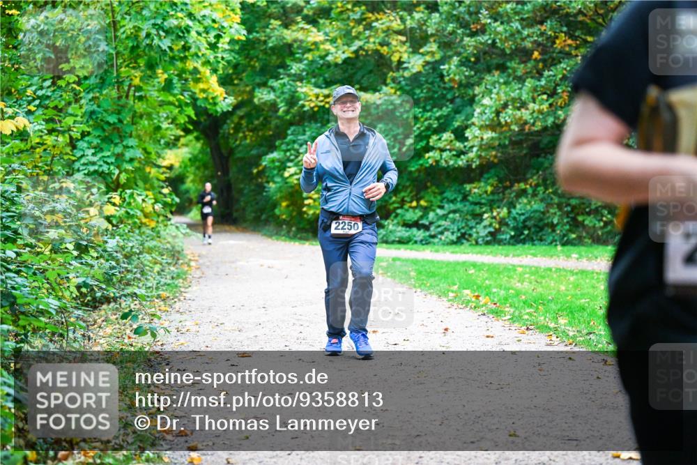 12.10.2025 - Bramfelder Halbmarathon 2025 Dr. Thomas Lammeyer http://msf.ph/oto/9358813 12.10.2025 11:05:40 Laufen 2250 meine-sportfotos.de