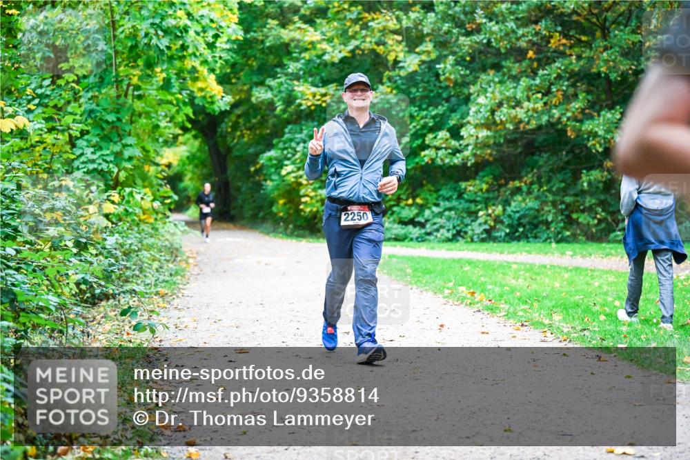 12.10.2025 - Bramfelder Halbmarathon 2025 Dr. Thomas Lammeyer http://msf.ph/oto/9358814 12.10.2025 11:05:40 Laufen 2250 meine-sportfotos.de