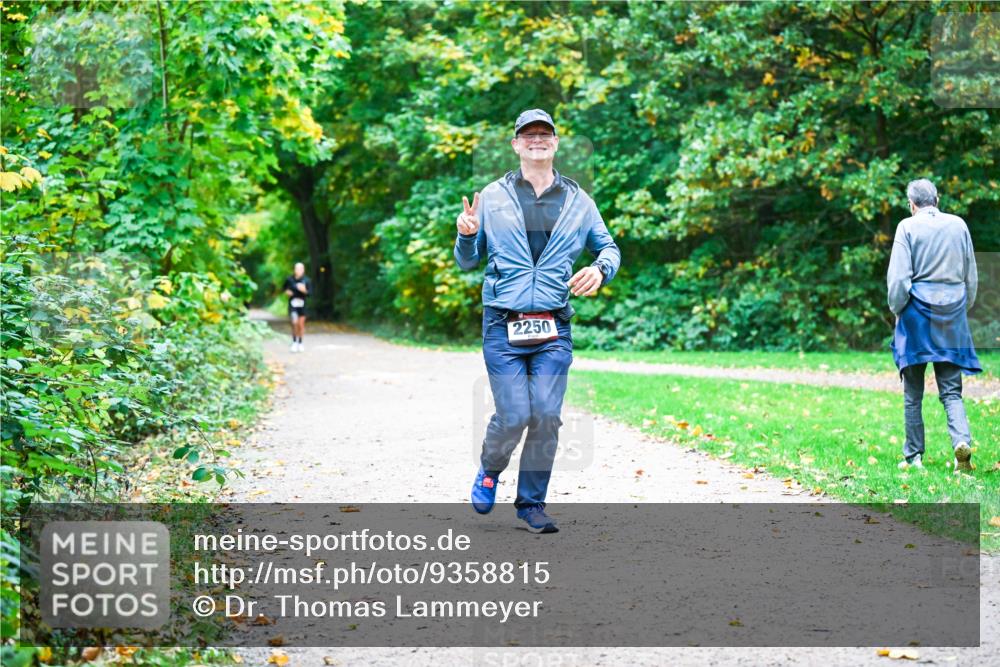 12.10.2025 - Bramfelder Halbmarathon 2025 Dr. Thomas Lammeyer http://msf.ph/oto/9358815 12.10.2025 11:05:40 Laufen 2250 meine-sportfotos.de