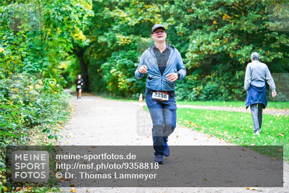 12.10.2025 - Bramfelder Halbmarathon 2025 Dr. Thomas Lammeyer http://msf.ph/oto/9358818 12.10.2025 11:05:41 Laufen 2250 meine-sportfotos.de