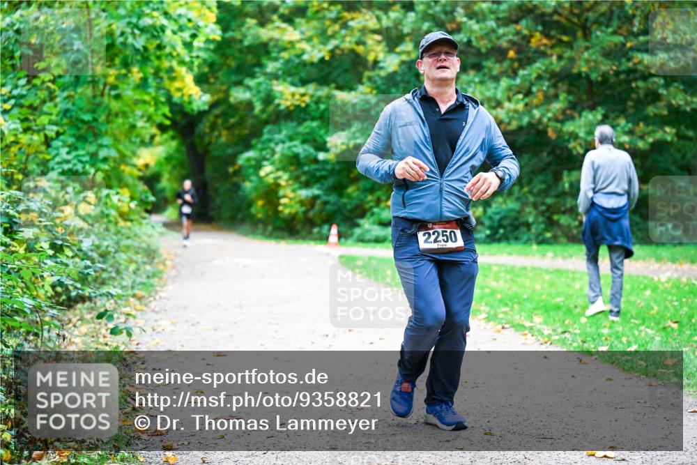 12.10.2025 - Bramfelder Halbmarathon 2025 Dr. Thomas Lammeyer http://msf.ph/oto/9358821 12.10.2025 11:05:41 Laufen 2250 meine-sportfotos.de