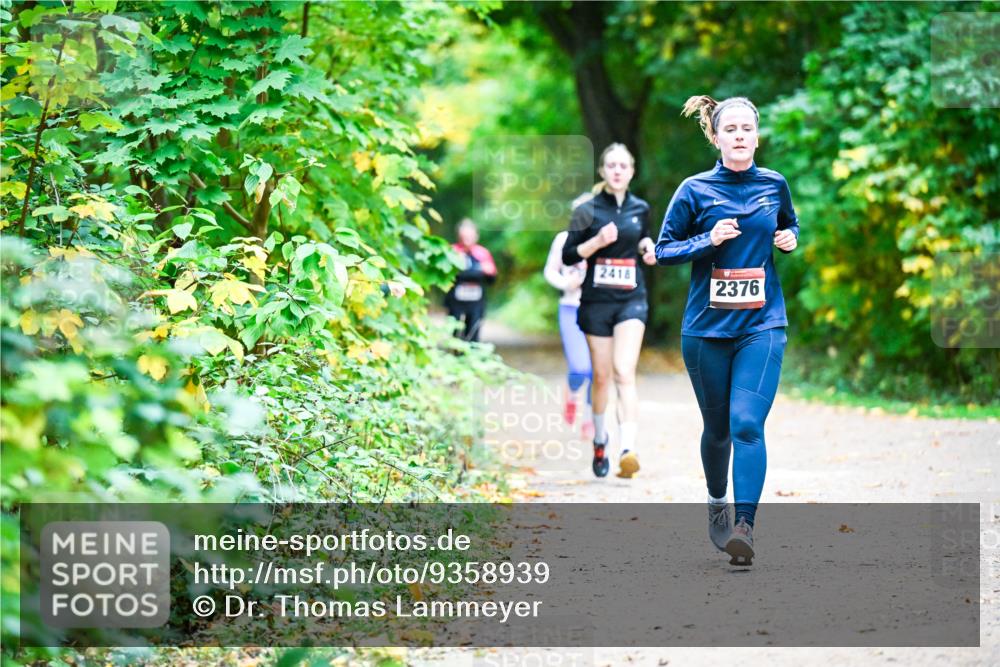 12.10.2025 - Bramfelder Halbmarathon 2025 Dr. Thomas Lammeyer http://msf.ph/oto/9358939 12.10.2025 11:06:07 Laufen 2418, 2376 meine-sportfotos.de