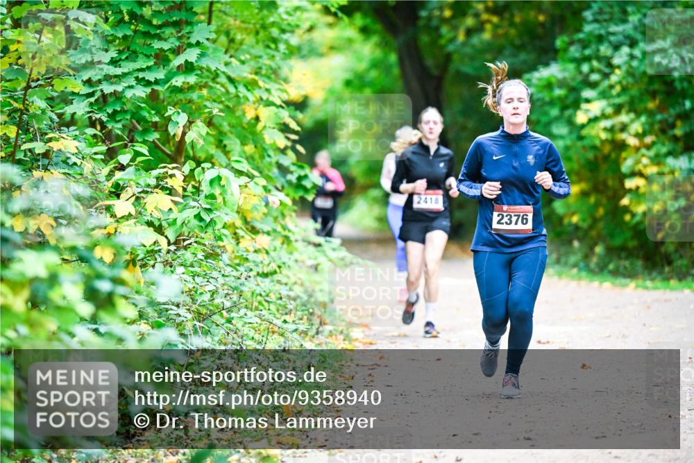 12.10.2025 - Bramfelder Halbmarathon 2025 Dr. Thomas Lammeyer http://msf.ph/oto/9358940 12.10.2025 11:06:07 Laufen 2418, 2376 meine-sportfotos.de