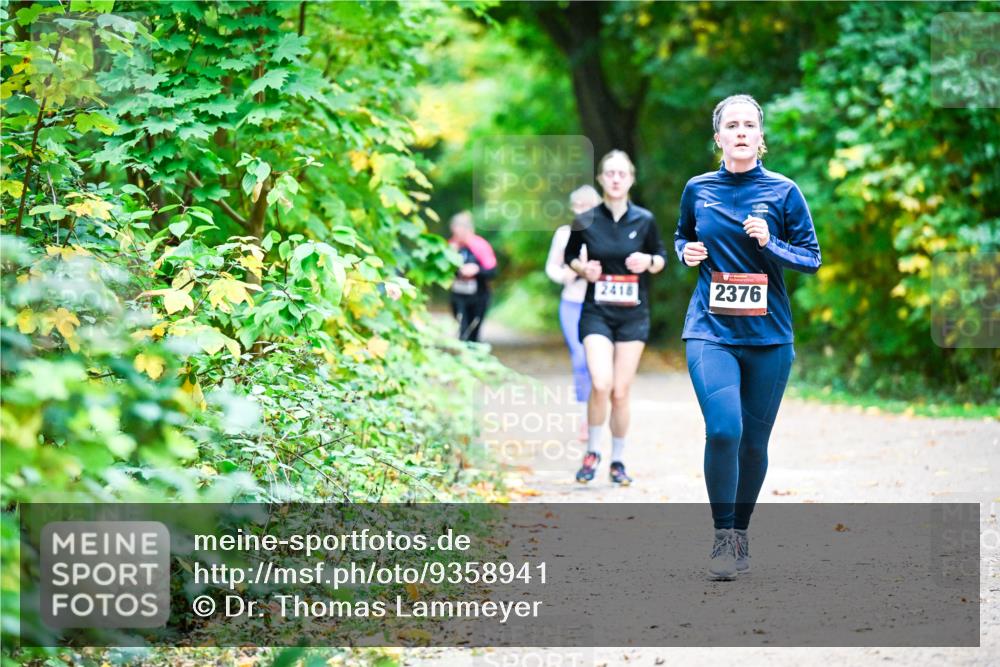 12.10.2025 - Bramfelder Halbmarathon 2025 Dr. Thomas Lammeyer http://msf.ph/oto/9358941 12.10.2025 11:06:07 Laufen 2418, 2376 meine-sportfotos.de