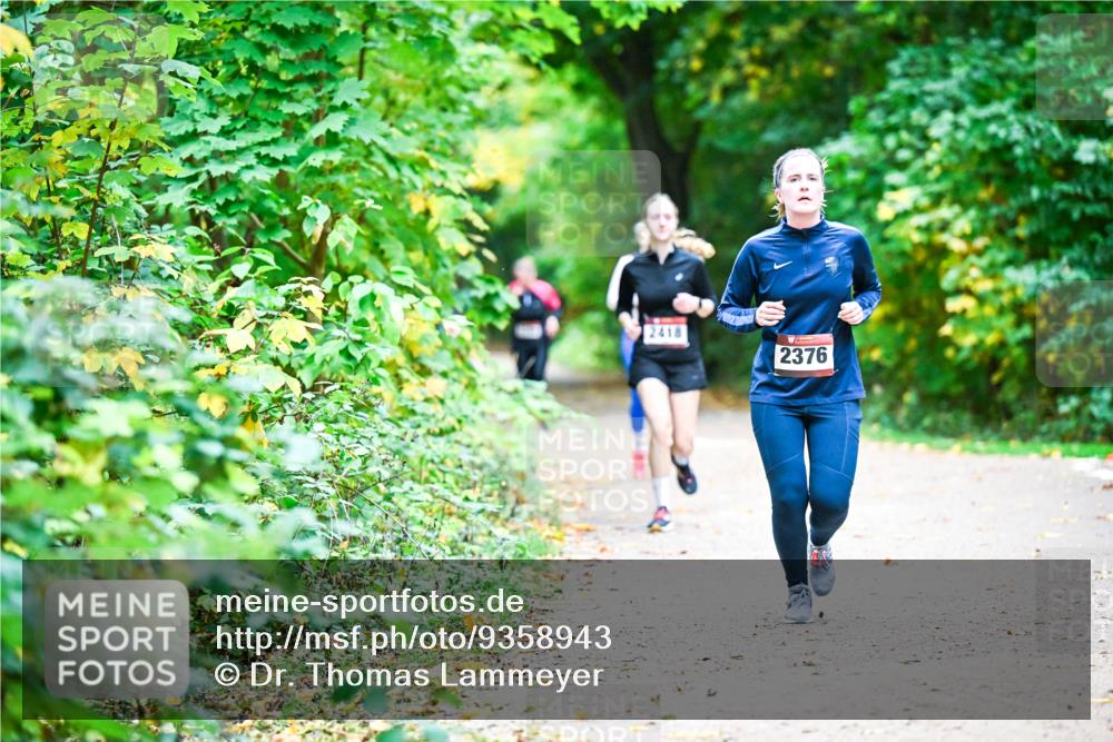 12.10.2025 - Bramfelder Halbmarathon 2025 Dr. Thomas Lammeyer http://msf.ph/oto/9358943 12.10.2025 11:06:07 Laufen 2418, 2376 meine-sportfotos.de
