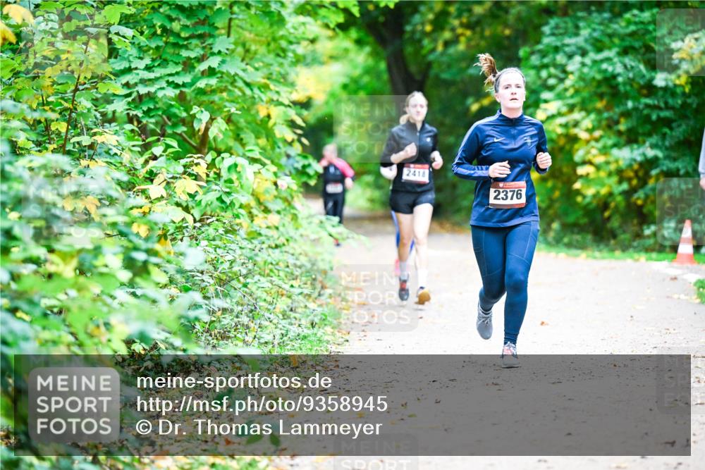 12.10.2025 - Bramfelder Halbmarathon 2025 Dr. Thomas Lammeyer http://msf.ph/oto/9358945 12.10.2025 11:06:08 Laufen 2418, 2376 meine-sportfotos.de