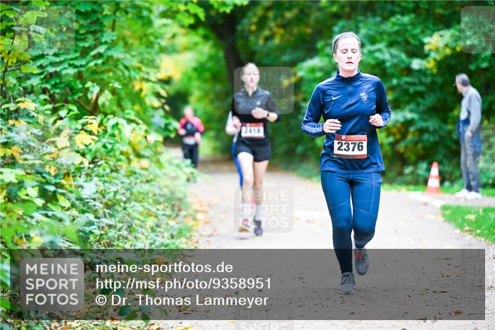 12.10.2025 - Bramfelder Halbmarathon 2025 Dr. Thomas Lammeyer http://msf.ph/oto/9358951 12.10.2025 11:06:09 Laufen 3418, 2376 meine-sportfotos.de