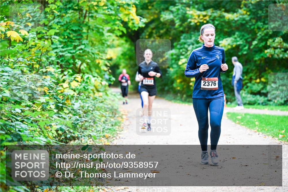 12.10.2025 - Bramfelder Halbmarathon 2025 Dr. Thomas Lammeyer http://msf.ph/oto/9358957 12.10.2025 11:06:10 Laufen 2418, 2376 meine-sportfotos.de