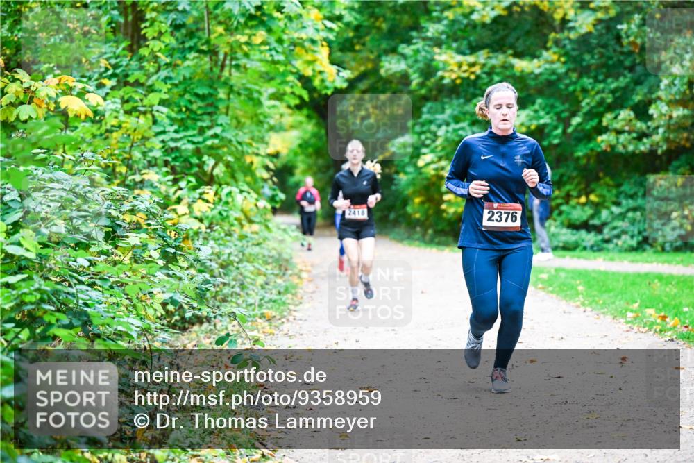 12.10.2025 - Bramfelder Halbmarathon 2025 Dr. Thomas Lammeyer http://msf.ph/oto/9358959 12.10.2025 11:06:10 Laufen 2418, 2376 meine-sportfotos.de