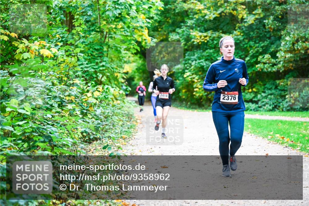12.10.2025 - Bramfelder Halbmarathon 2025 Dr. Thomas Lammeyer http://msf.ph/oto/9358962 12.10.2025 11:06:10 Laufen 2418, 2376 meine-sportfotos.de