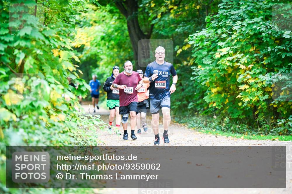 12.10.2025 - Bramfelder Halbmarathon 2025 Dr. Thomas Lammeyer http://msf.ph/oto/9359062 12.10.2025 11:06:38 Laufen 228, 50, 2224, 364, 2858 meine-sportfotos.de