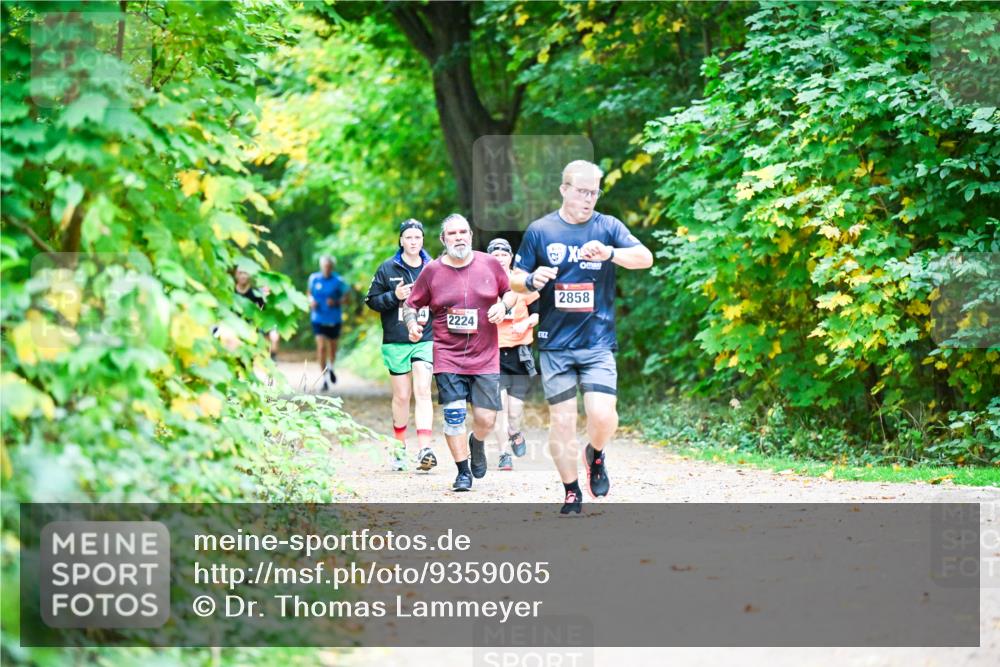 12.10.2025 - Bramfelder Halbmarathon 2025 Dr. Thomas Lammeyer http://msf.ph/oto/9359065 12.10.2025 11:06:38 Laufen 2224, 2858 meine-sportfotos.de