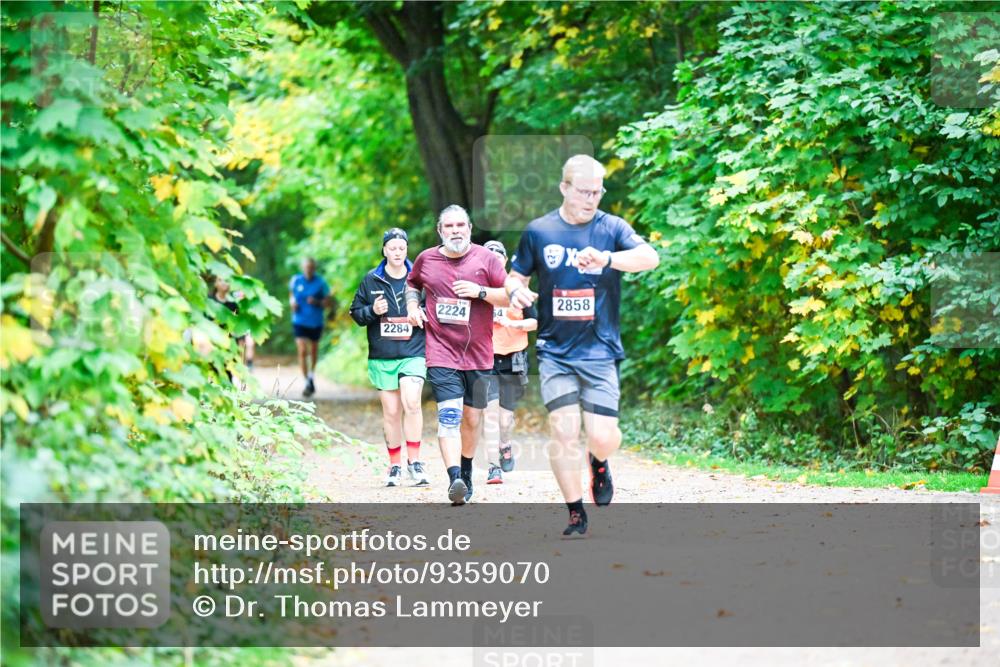 12.10.2025 - Bramfelder Halbmarathon 2025 Dr. Thomas Lammeyer http://msf.ph/oto/9359070 12.10.2025 11:06:39 Laufen 2284, 2858, 2224, 64 meine-sportfotos.de