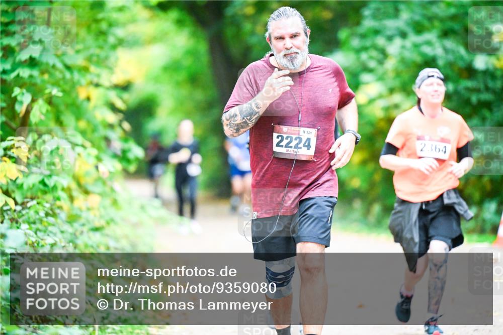 12.10.2025 - Bramfelder Halbmarathon 2025 Dr. Thomas Lammeyer http://msf.ph/oto/9359080 12.10.2025 11:06:47 Laufen 121, 2224, 2364 meine-sportfotos.de