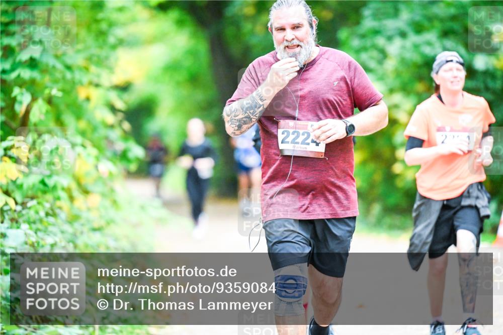 12.10.2025 - Bramfelder Halbmarathon 2025 Dr. Thomas Lammeyer http://msf.ph/oto/9359084 12.10.2025 11:06:48 Laufen 222, 226 meine-sportfotos.de