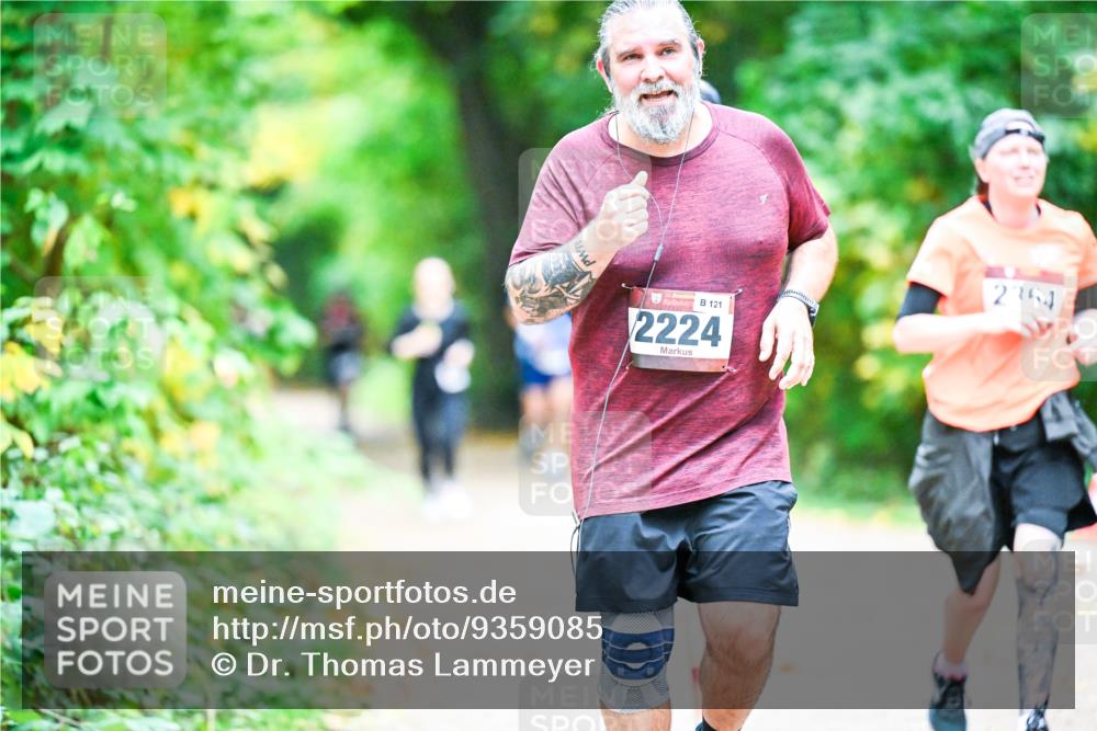 12.10.2025 - Bramfelder Halbmarathon 2025 Dr. Thomas Lammeyer http://msf.ph/oto/9359085 12.10.2025 11:06:48 Laufen 121, 2224, 2364 meine-sportfotos.de
