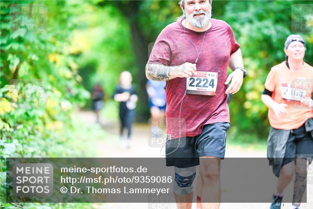 12.10.2025 - Bramfelder Halbmarathon 2025 Dr. Thomas Lammeyer http://msf.ph/oto/9359086 12.10.2025 11:06:48 Laufen 121, 2224, 2364 meine-sportfotos.de