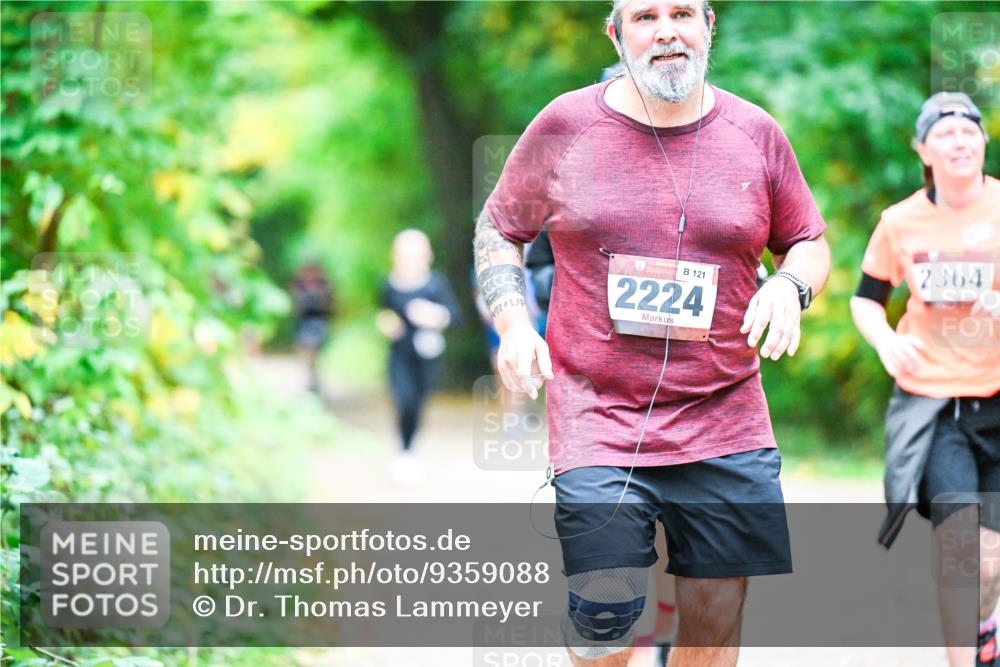 12.10.2025 - Bramfelder Halbmarathon 2025 Dr. Thomas Lammeyer http://msf.ph/oto/9359088 12.10.2025 11:06:48 Laufen 121, 2224, 2364 meine-sportfotos.de