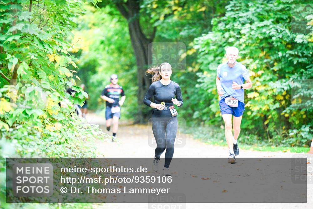 12.10.2025 - Bramfelder Halbmarathon 2025 Dr. Thomas Lammeyer http://msf.ph/oto/9359106 12.10.2025 11:06:53 Laufen 27, 2539 meine-sportfotos.de