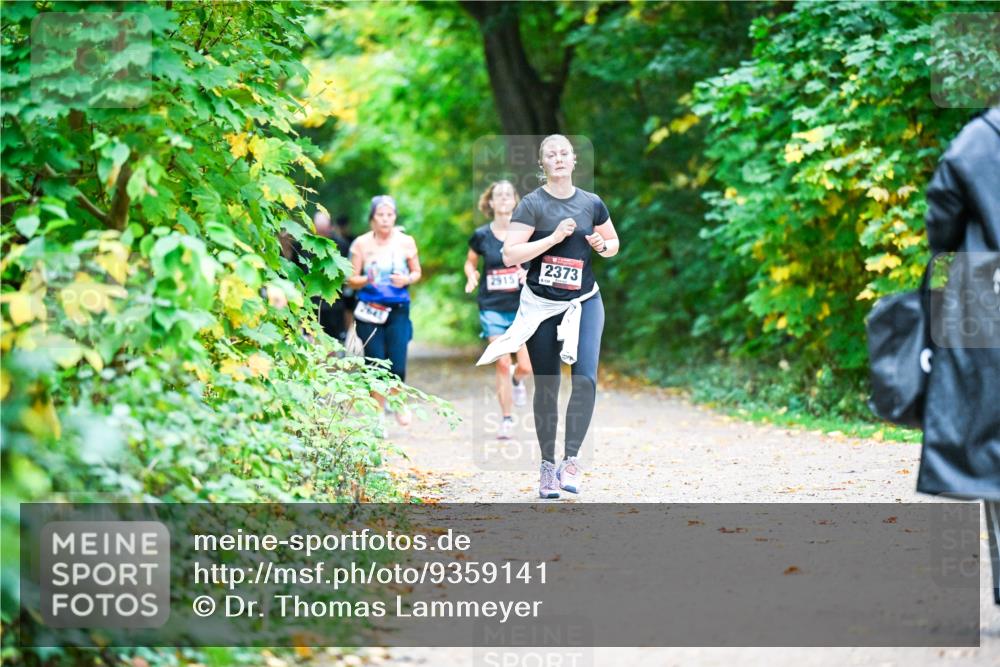 12.10.2025 - Bramfelder Halbmarathon 2025 Dr. Thomas Lammeyer http://msf.ph/oto/9359141 12.10.2025 11:07:05 Laufen 2915, 2373 meine-sportfotos.de