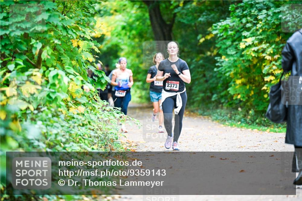 12.10.2025 - Bramfelder Halbmarathon 2025 Dr. Thomas Lammeyer http://msf.ph/oto/9359143 12.10.2025 11:07:06 Laufen 2641, 2915, 2373, 8134 meine-sportfotos.de