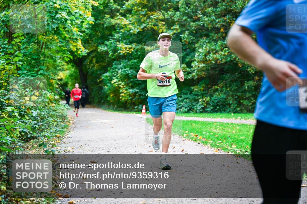 12.10.2025 - Bramfelder Halbmarathon 2025 Dr. Thomas Lammeyer http://msf.ph/oto/9359316 12.10.2025 11:07:42 Laufen 010 meine-sportfotos.de