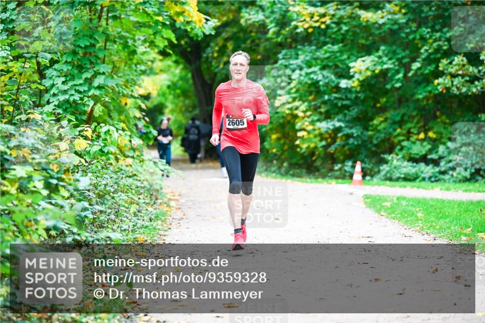 12.10.2025 - Bramfelder Halbmarathon 2025 Dr. Thomas Lammeyer http://msf.ph/oto/9359328 12.10.2025 11:07:47 Laufen 2605 meine-sportfotos.de