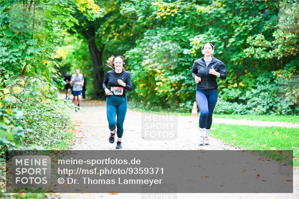12.10.2025 - Bramfelder Halbmarathon 2025 Dr. Thomas Lammeyer http://msf.ph/oto/9359371 12.10.2025 11:07:57 Laufen 2956, 1 meine-sportfotos.de