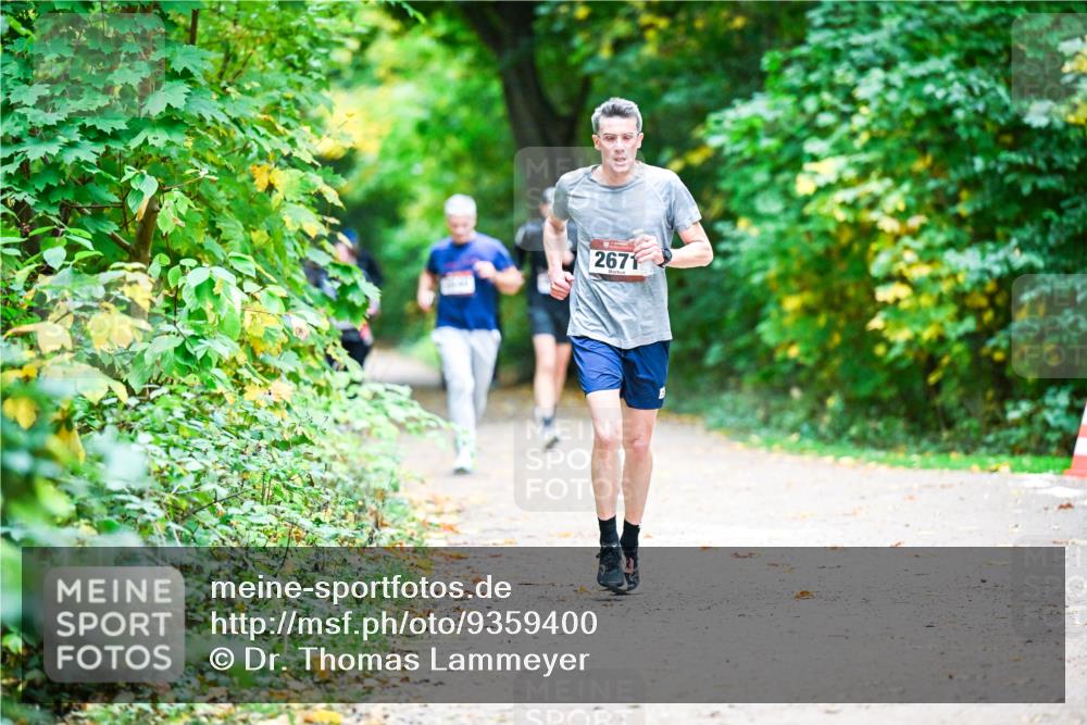 12.10.2025 - Bramfelder Halbmarathon 2025 Dr. Thomas Lammeyer http://msf.ph/oto/9359400 12.10.2025 11:08:03 Laufen 2671 meine-sportfotos.de