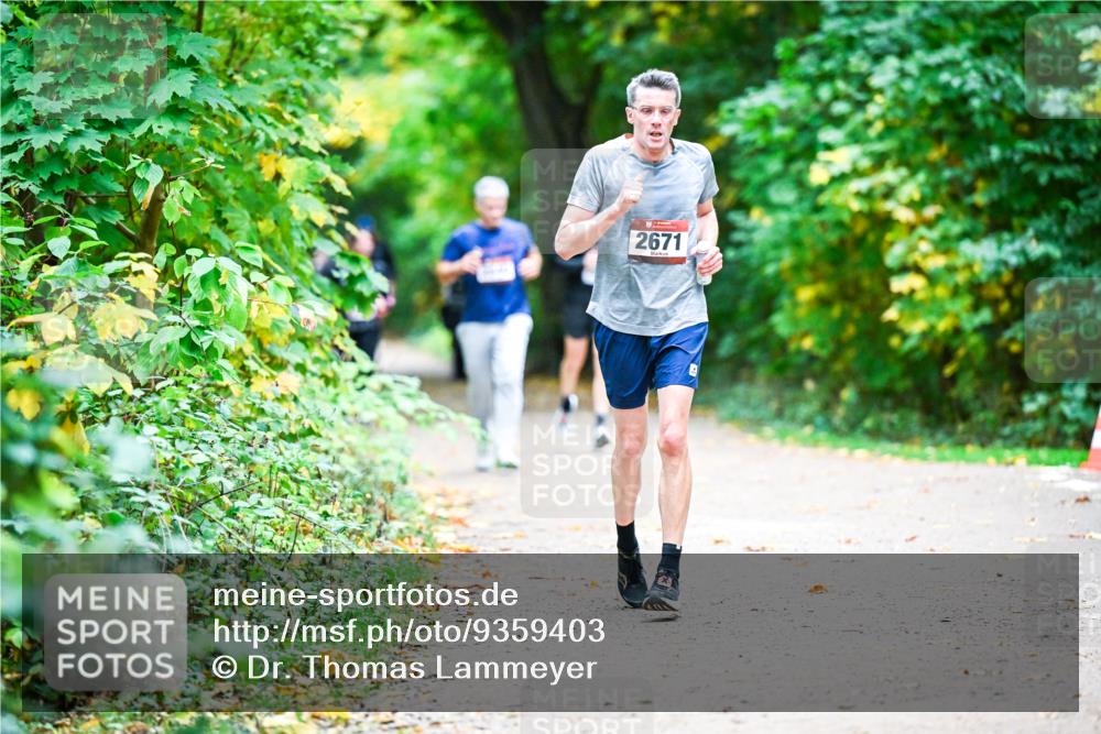 12.10.2025 - Bramfelder Halbmarathon 2025 Dr. Thomas Lammeyer http://msf.ph/oto/9359403 12.10.2025 11:08:04 Laufen 2671 meine-sportfotos.de