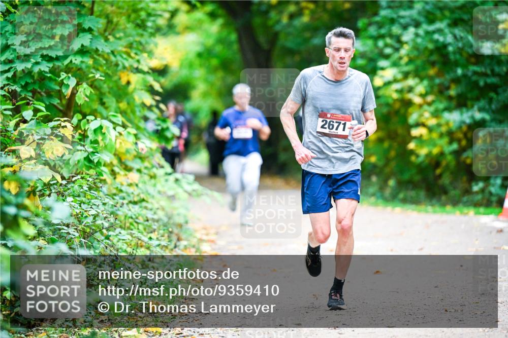 12.10.2025 - Bramfelder Halbmarathon 2025 Dr. Thomas Lammeyer http://msf.ph/oto/9359410 12.10.2025 11:08:05 Laufen 2671 meine-sportfotos.de
