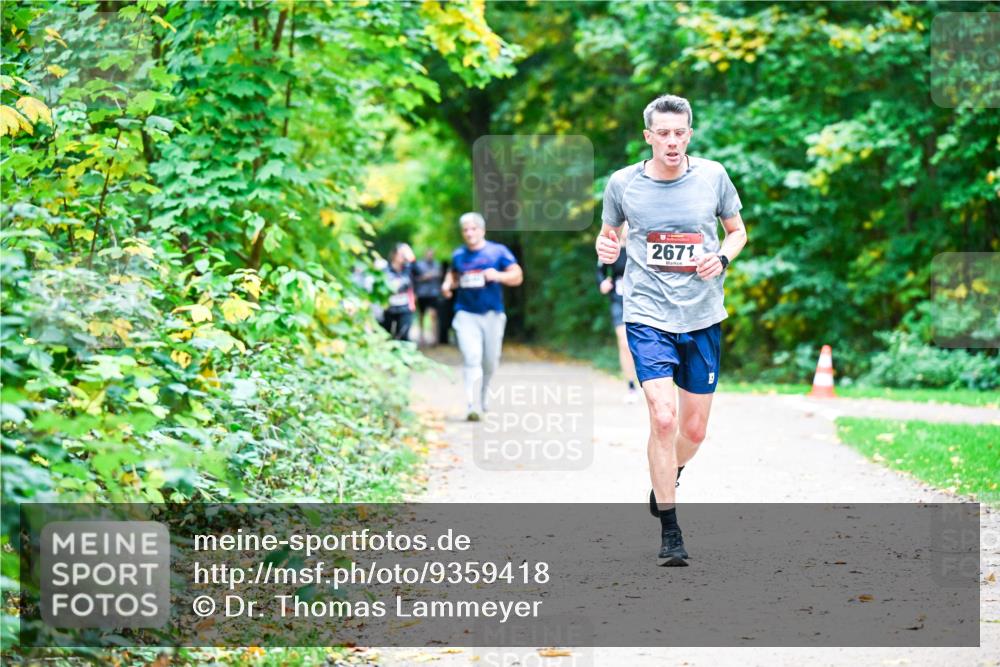 12.10.2025 - Bramfelder Halbmarathon 2025 Dr. Thomas Lammeyer http://msf.ph/oto/9359418 12.10.2025 11:08:06 Laufen 2671 meine-sportfotos.de