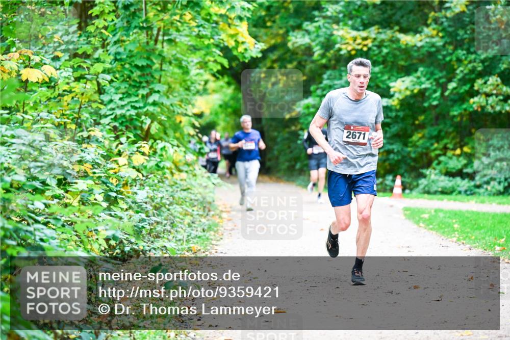 12.10.2025 - Bramfelder Halbmarathon 2025 Dr. Thomas Lammeyer http://msf.ph/oto/9359421 12.10.2025 11:08:06 Laufen 2671 meine-sportfotos.de