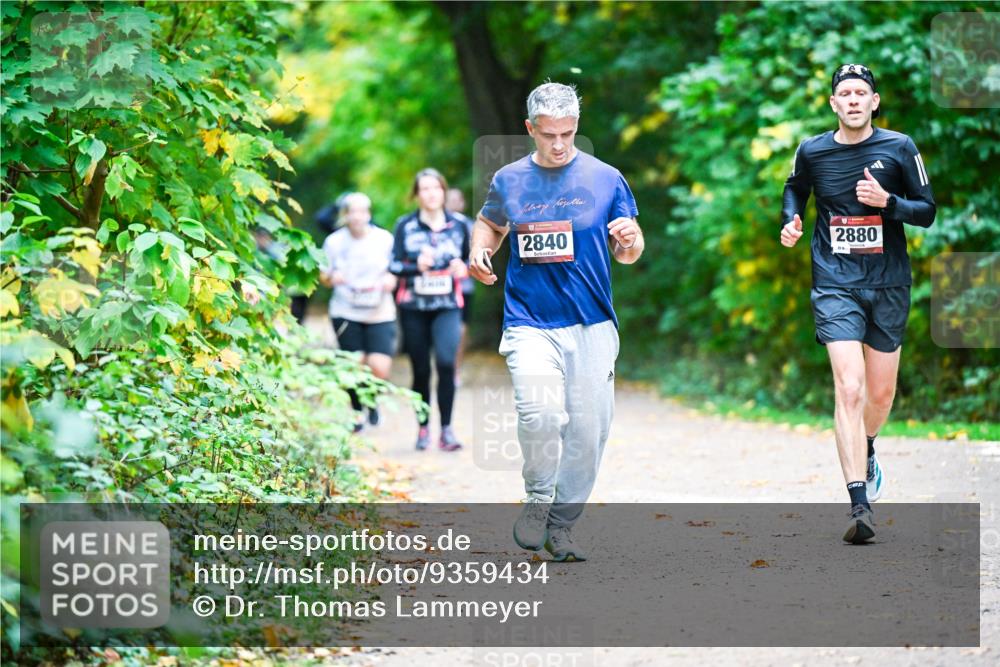 12.10.2025 - Bramfelder Halbmarathon 2025 Dr. Thomas Lammeyer http://msf.ph/oto/9359434 12.10.2025 11:08:09 Laufen 2840, 2880 meine-sportfotos.de