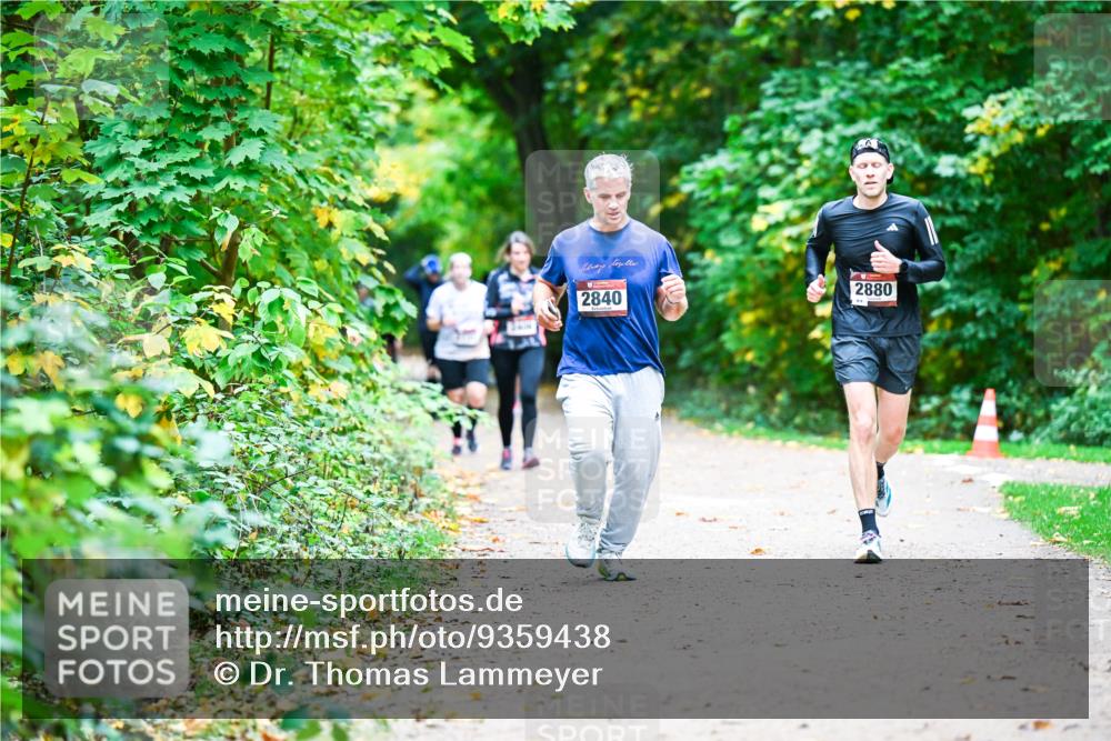 12.10.2025 - Bramfelder Halbmarathon 2025 Dr. Thomas Lammeyer http://msf.ph/oto/9359438 12.10.2025 11:08:09 Laufen 80, 2840, 2880 meine-sportfotos.de
