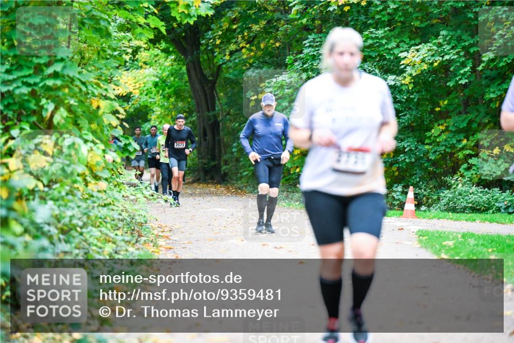 12.10.2025 - Bramfelder Halbmarathon 2025 Dr. Thomas Lammeyer http://msf.ph/oto/9359481 12.10.2025 11:08:20 Laufen 2573, 252, 2546 meine-sportfotos.de