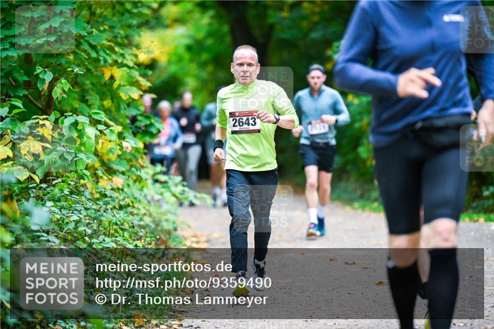 12.10.2025 - Bramfelder Halbmarathon 2025 Dr. Thomas Lammeyer http://msf.ph/oto/9359490 12.10.2025 11:08:27 Laufen 2643, 2636 meine-sportfotos.de