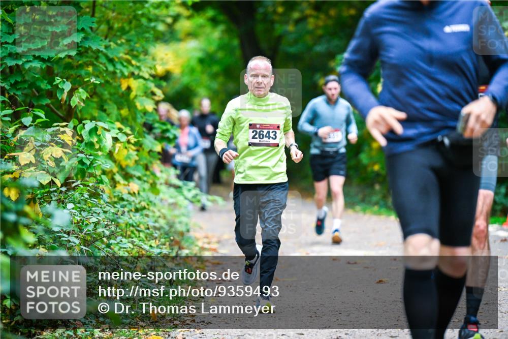 12.10.2025 - Bramfelder Halbmarathon 2025 Dr. Thomas Lammeyer http://msf.ph/oto/9359493 12.10.2025 11:08:28 Laufen 2643 meine-sportfotos.de