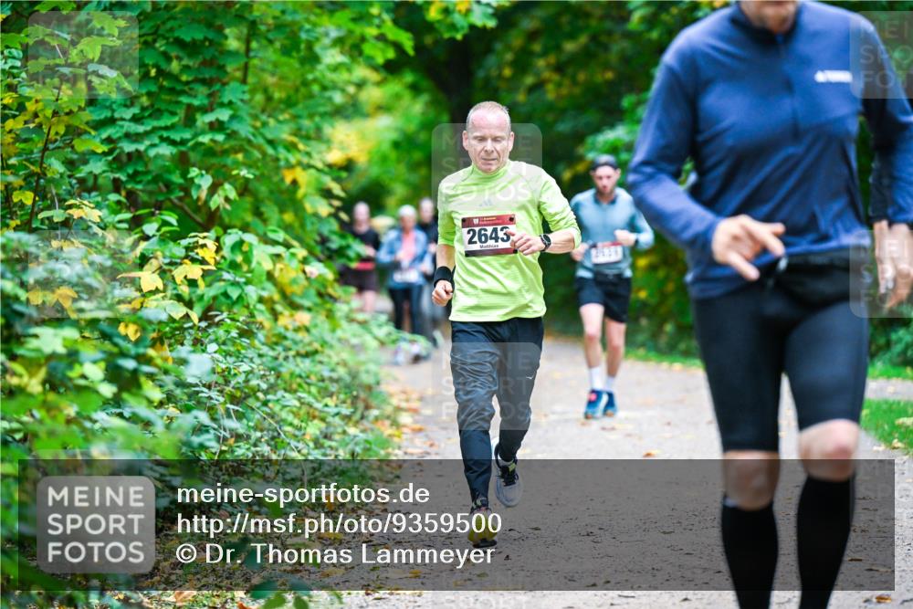 12.10.2025 - Bramfelder Halbmarathon 2025 Dr. Thomas Lammeyer http://msf.ph/oto/9359500 12.10.2025 11:08:29 Laufen 2643, 2431, 2 meine-sportfotos.de