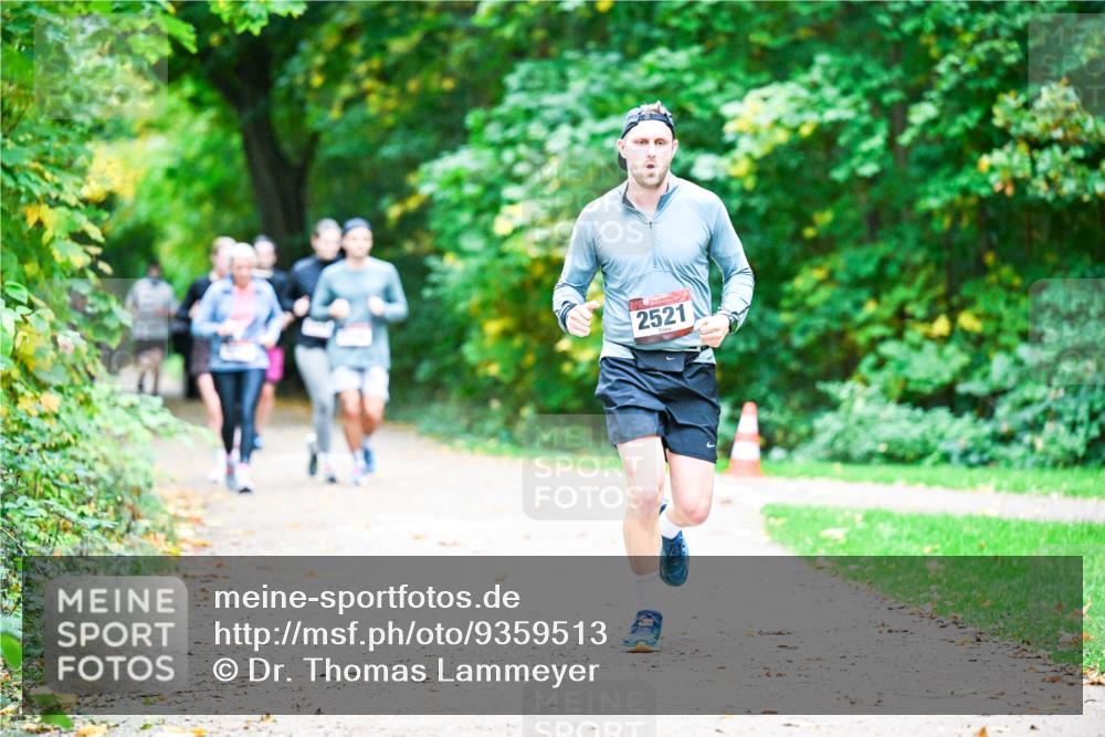 12.10.2025 - Bramfelder Halbmarathon 2025 Dr. Thomas Lammeyer http://msf.ph/oto/9359513 12.10.2025 11:08:32 Laufen 2521 meine-sportfotos.de