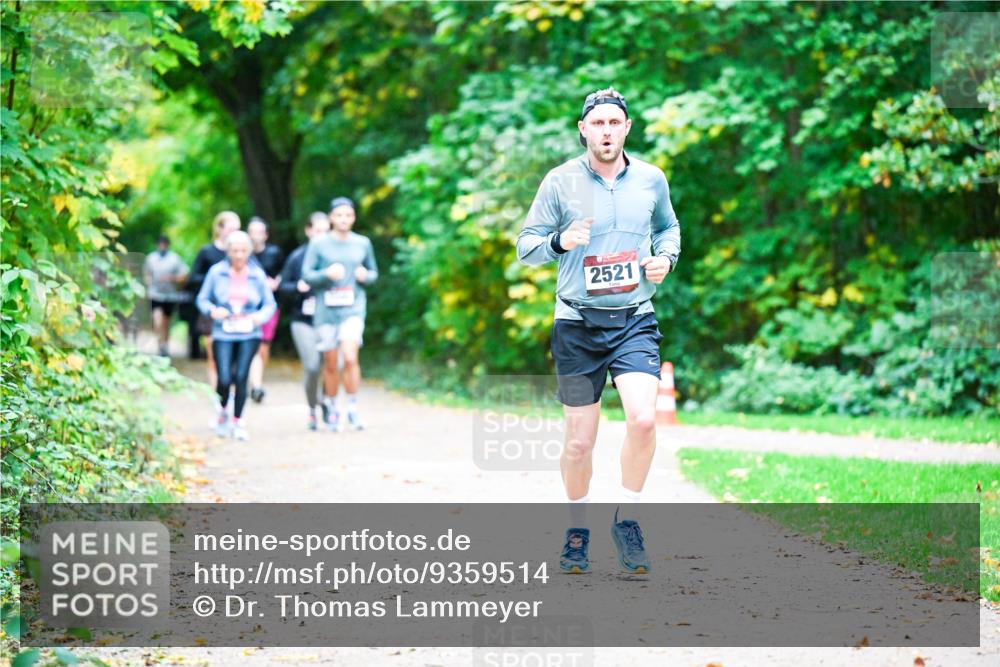 12.10.2025 - Bramfelder Halbmarathon 2025 Dr. Thomas Lammeyer http://msf.ph/oto/9359514 12.10.2025 11:08:32 Laufen 2521 meine-sportfotos.de