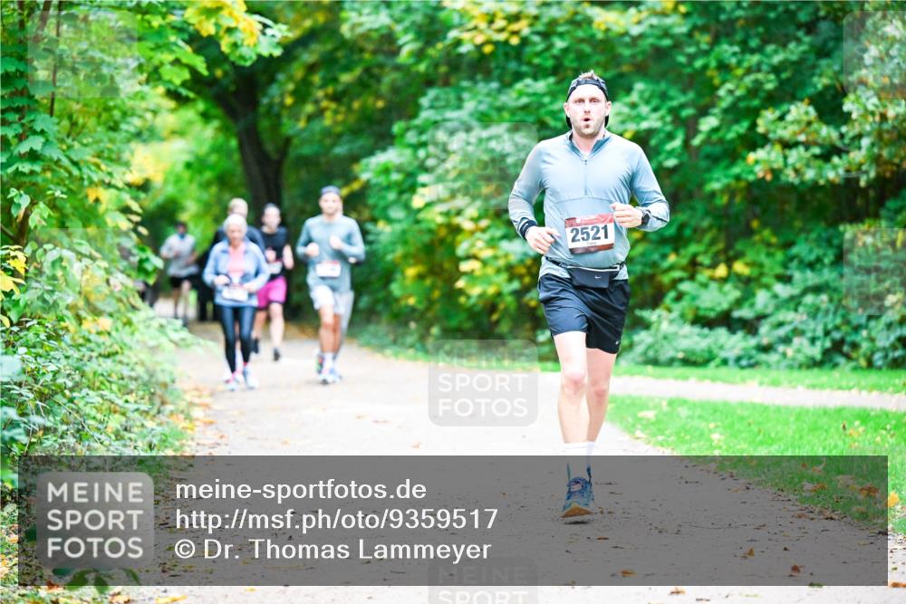 12.10.2025 - Bramfelder Halbmarathon 2025 Dr. Thomas Lammeyer http://msf.ph/oto/9359517 12.10.2025 11:08:32 Laufen 2521 meine-sportfotos.de