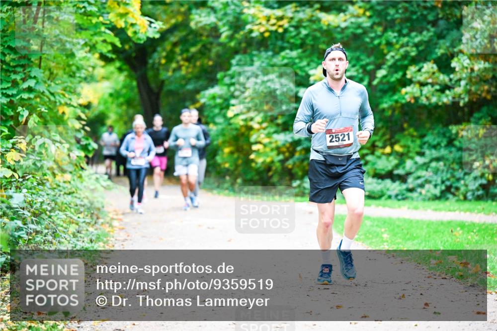 12.10.2025 - Bramfelder Halbmarathon 2025 Dr. Thomas Lammeyer http://msf.ph/oto/9359519 12.10.2025 11:08:33 Laufen 2521 meine-sportfotos.de
