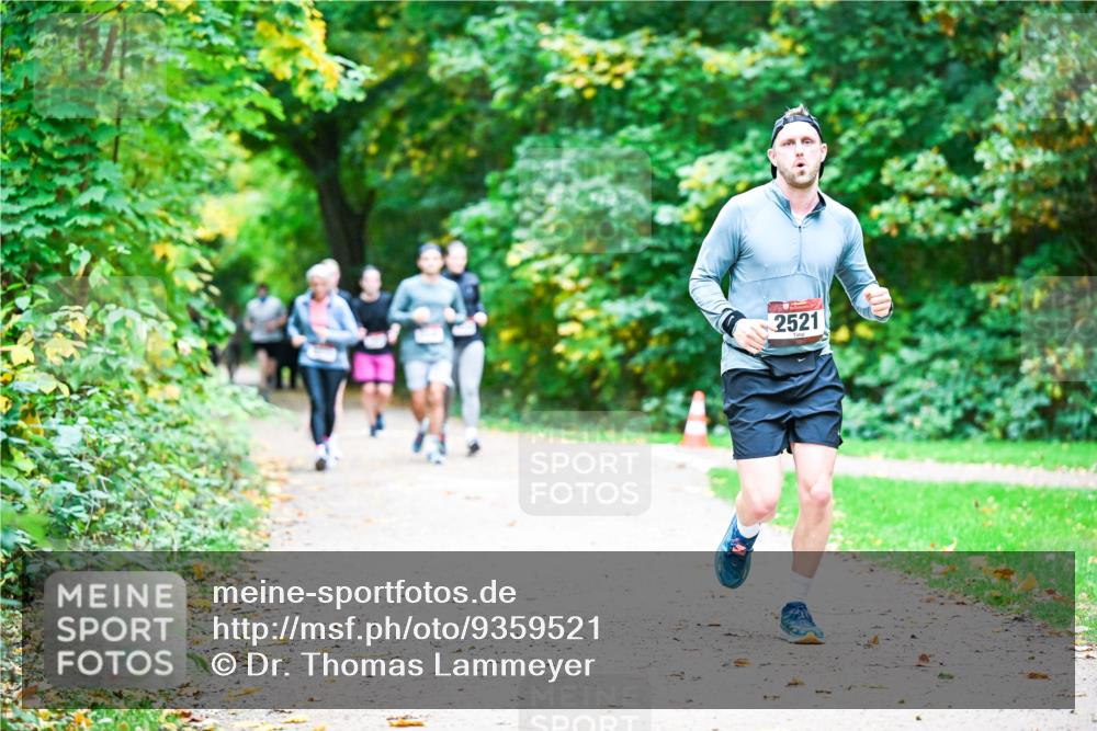 12.10.2025 - Bramfelder Halbmarathon 2025 Dr. Thomas Lammeyer http://msf.ph/oto/9359521 12.10.2025 11:08:33 Laufen 2521 meine-sportfotos.de