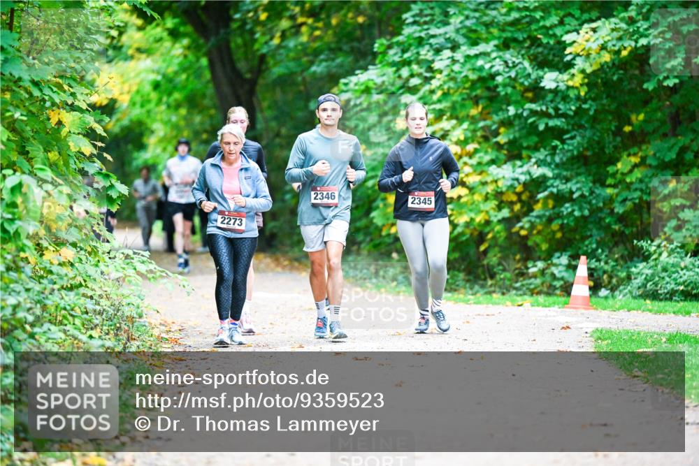 12.10.2025 - Bramfelder Halbmarathon 2025 Dr. Thomas Lammeyer http://msf.ph/oto/9359523 12.10.2025 11:08:34 Laufen 2273, 2346, 2345 meine-sportfotos.de