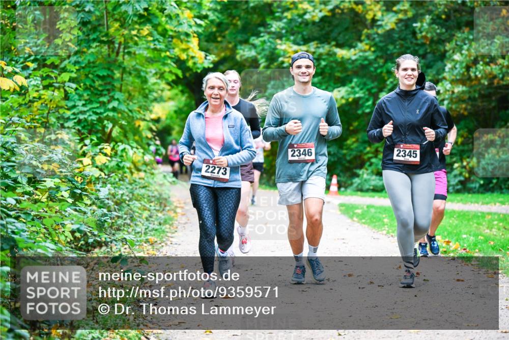 12.10.2025 - Bramfelder Halbmarathon 2025 Dr. Thomas Lammeyer http://msf.ph/oto/9359571 12.10.2025 11:08:41 Laufen 2273, 2346, 2345 meine-sportfotos.de