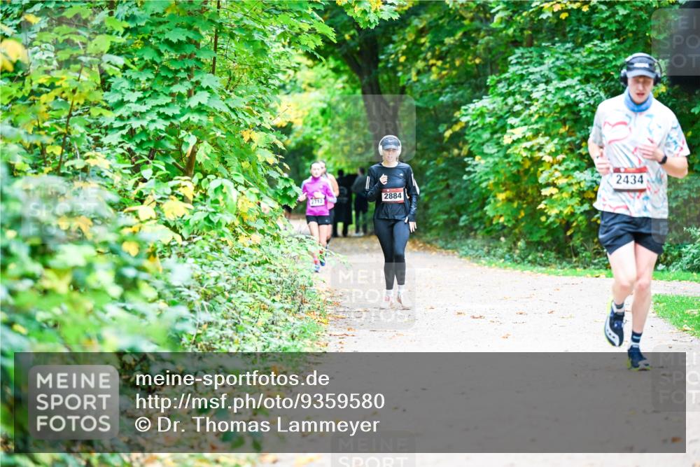 12.10.2025 - Bramfelder Halbmarathon 2025 Dr. Thomas Lammeyer http://msf.ph/oto/9359580 12.10.2025 11:08:44 Laufen 2434, 2884, 2712 meine-sportfotos.de