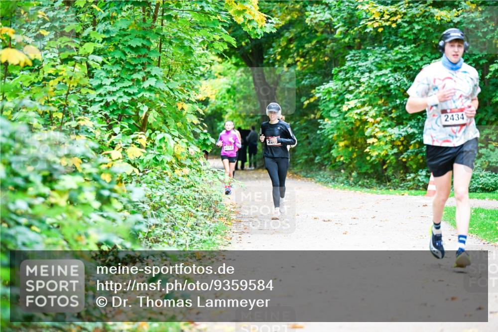 12.10.2025 - Bramfelder Halbmarathon 2025 Dr. Thomas Lammeyer http://msf.ph/oto/9359584 12.10.2025 11:08:45 Laufen 2712, 2434 meine-sportfotos.de