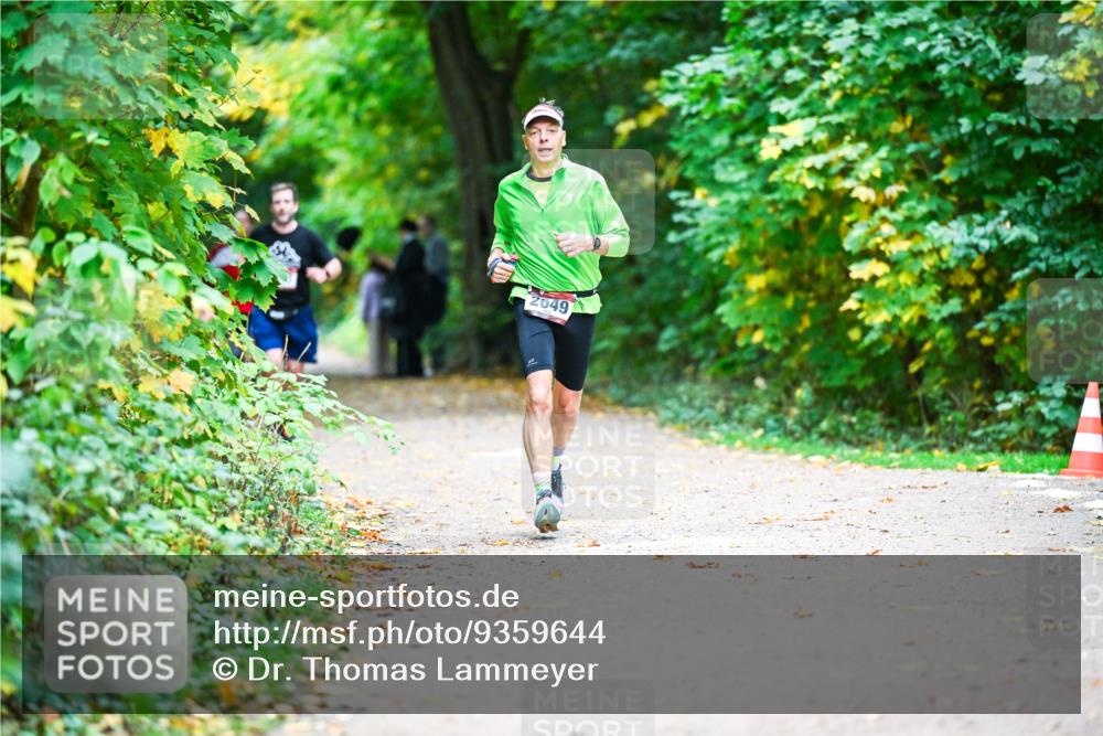 12.10.2025 - Bramfelder Halbmarathon 2025 Dr. Thomas Lammeyer http://msf.ph/oto/9359644 12.10.2025 11:09:01 Laufen 2049 meine-sportfotos.de